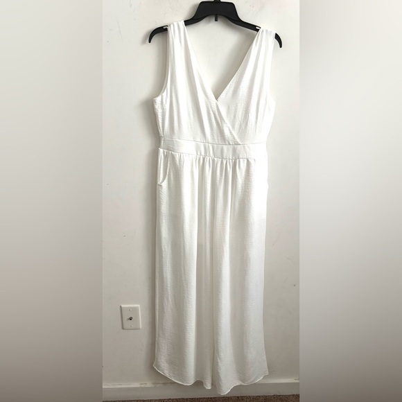 She + Sky white wide leg sleeveless jumpsuit V-neck LSY3899 - Picture 1 of 14